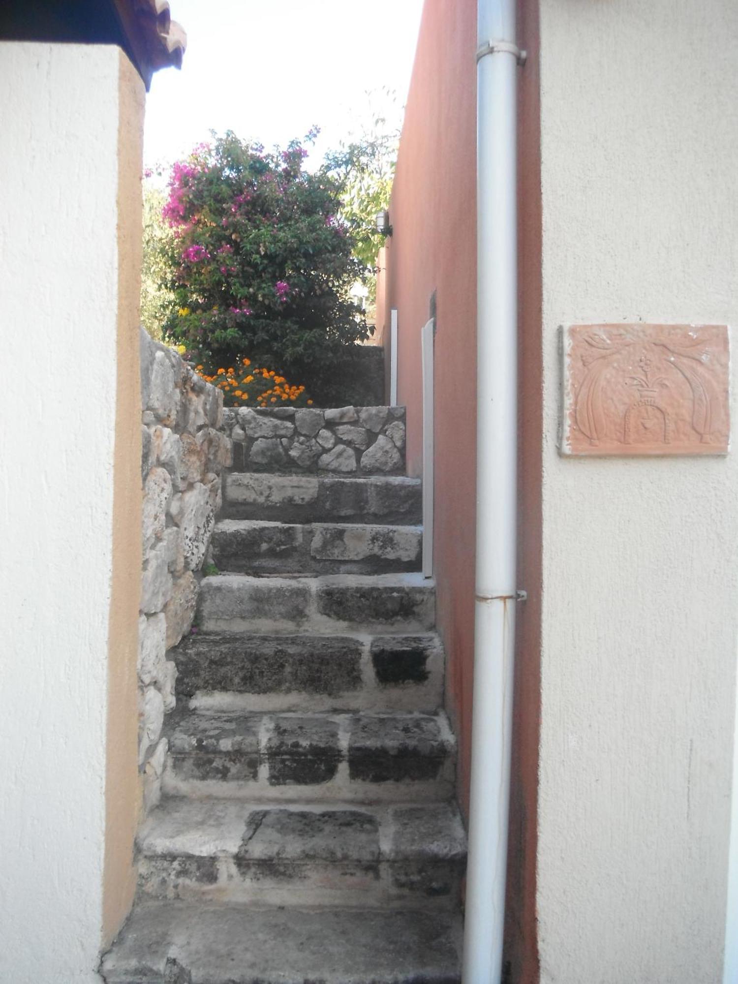 Evianna Studios Mousata Bagian luar foto